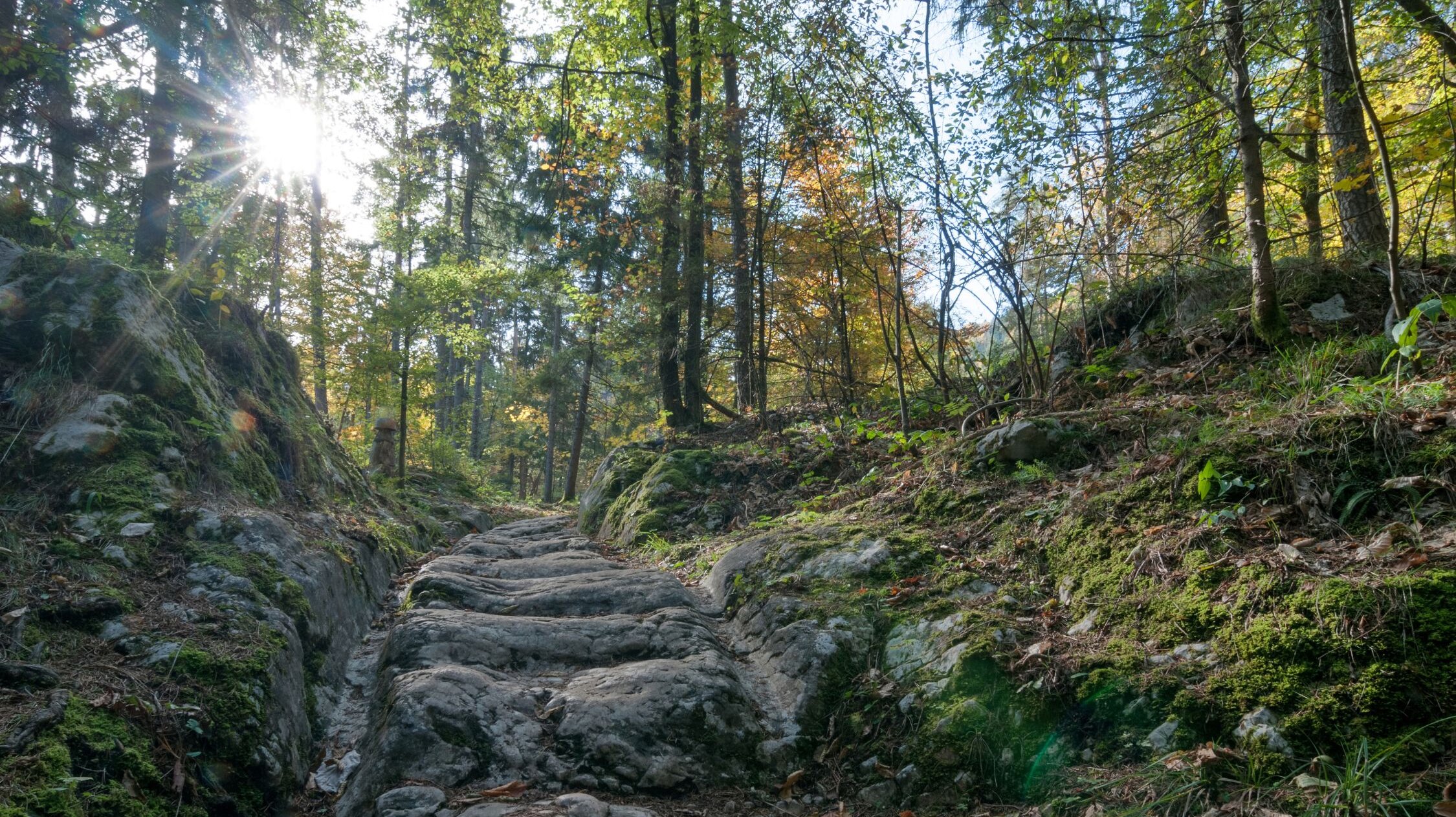 Römerweg aus Steinen in Warmbad Villach