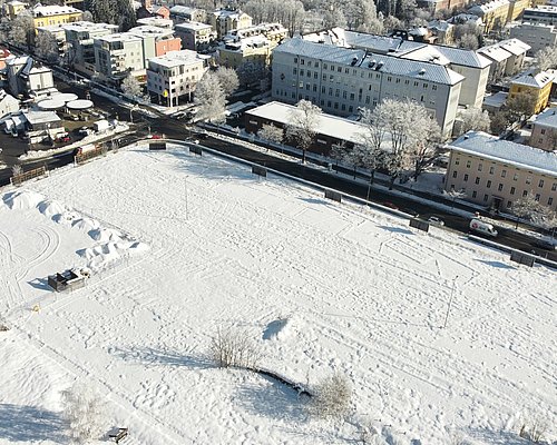 Das schneebedeckte Areal am Westbahnhof