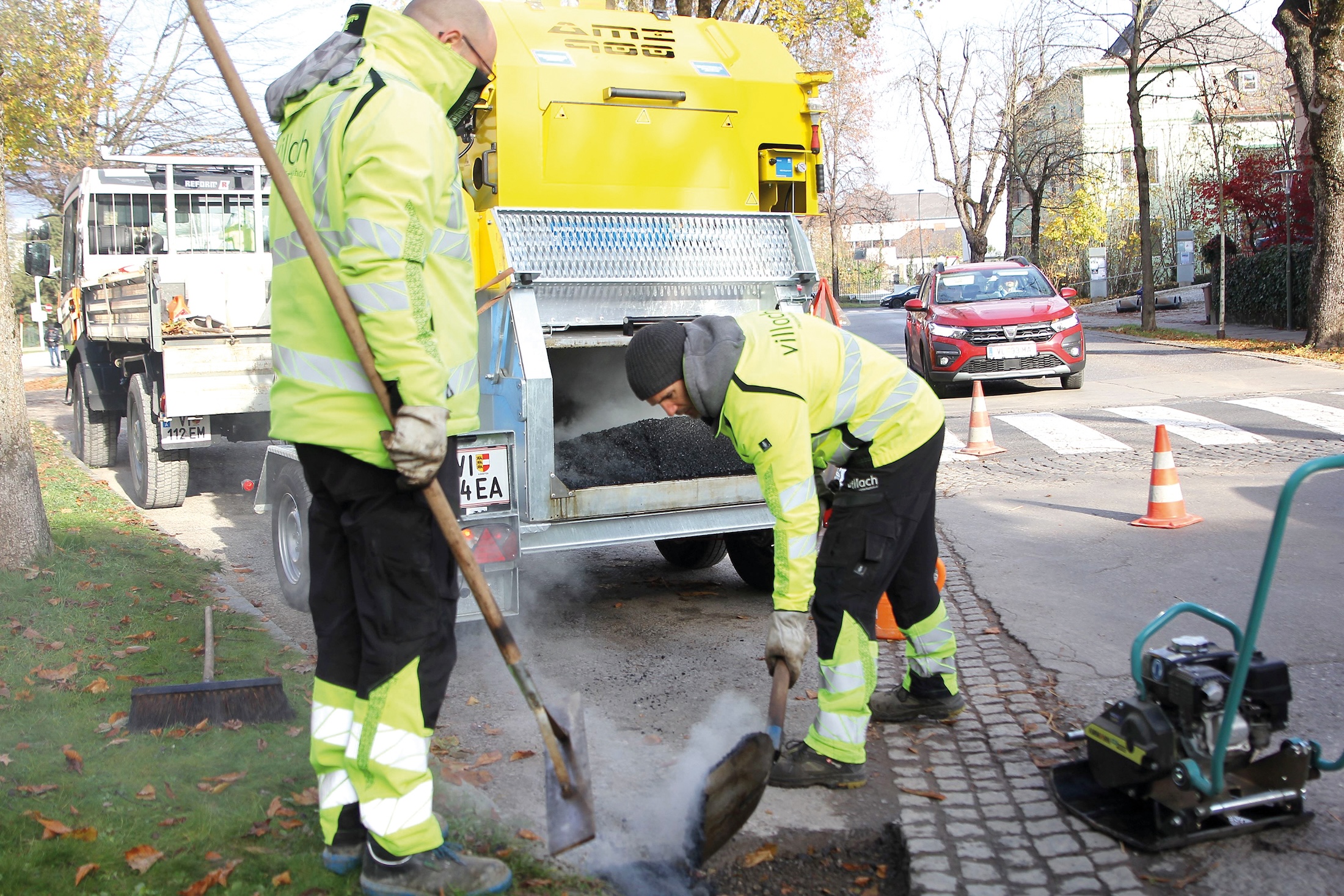 Mobile asphalt mixers