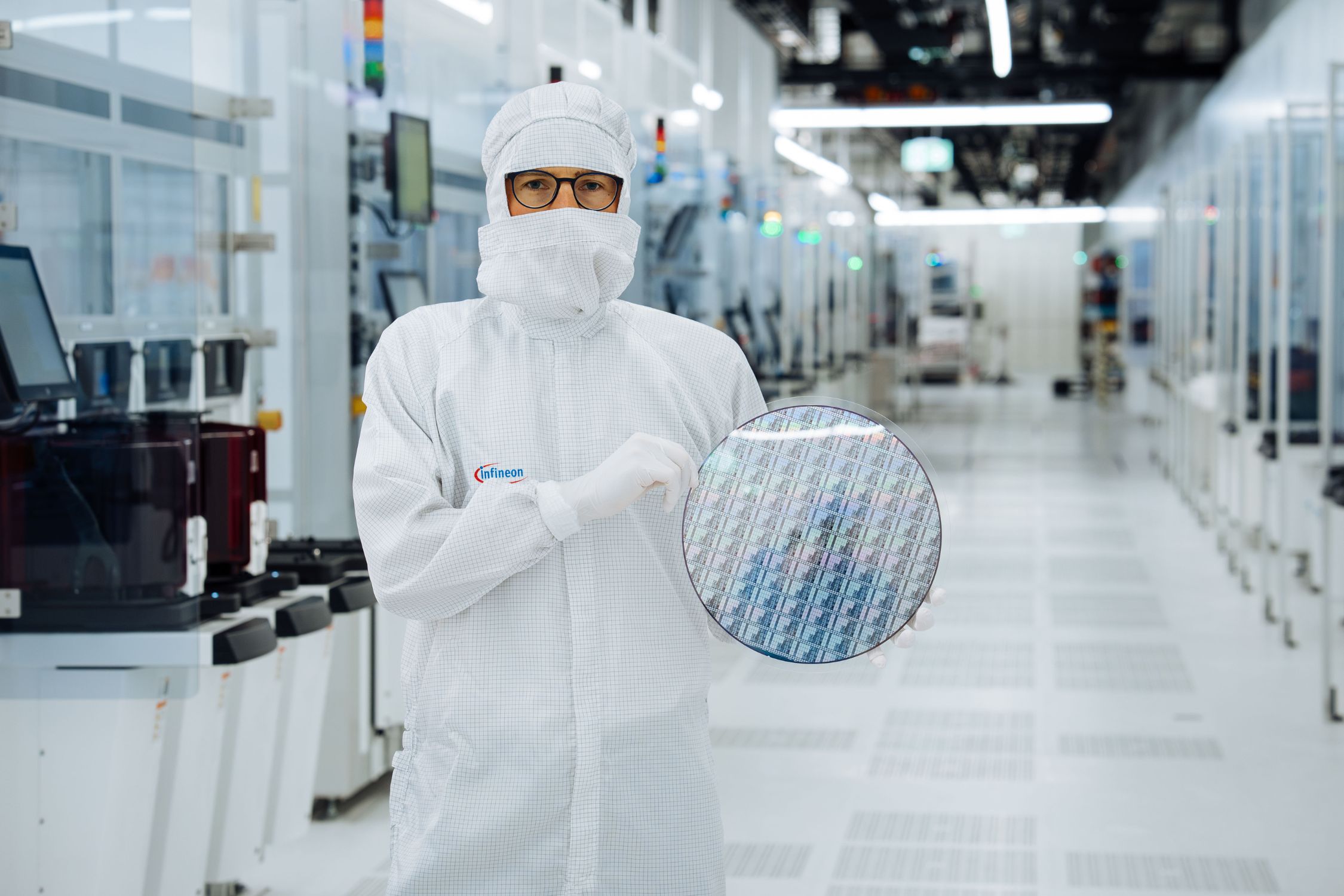 Technician with the new GaN-300 wafer